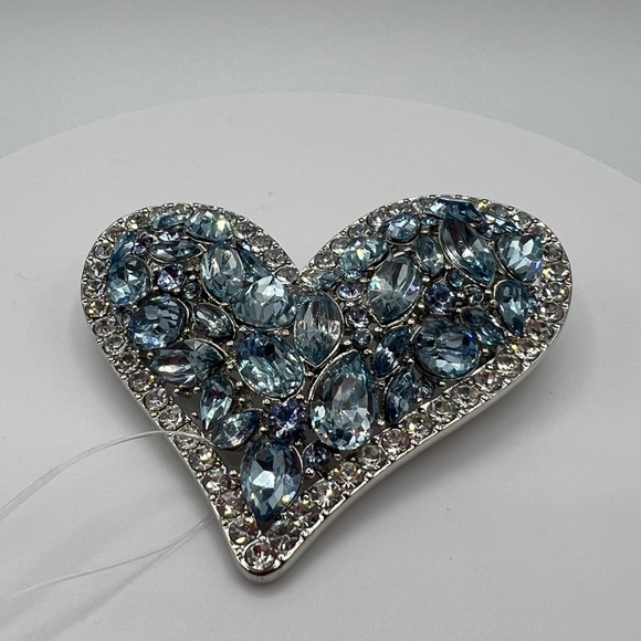 Charter Club Multi-Crystal Heart Pin in Silver-Tone and Blue NWT MSRP $30 - Picture 3 of 7